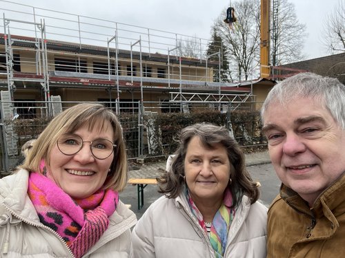 Verterter der IUHAS: Marja-Riitta Weise (Erste Beigeordnete), Sabine Gottwein-Zankl (Gemeindevertreterin), Arno Bosch (Fraktionsvorsitzender)